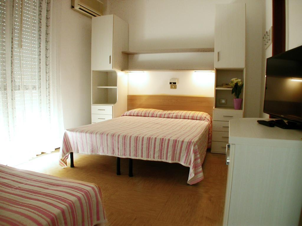 Albergo Aquila Lido di Jesolo Rum bild